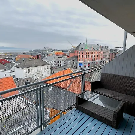 Sentrumsleilighet M. Balkong Og Takterrasse